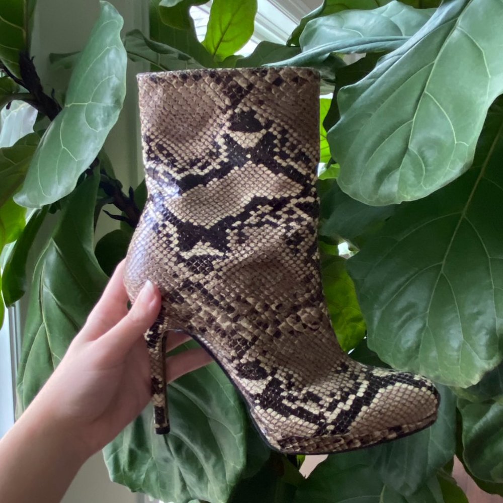 STUART WEITZMAN || SNAKESKIN BOOTS